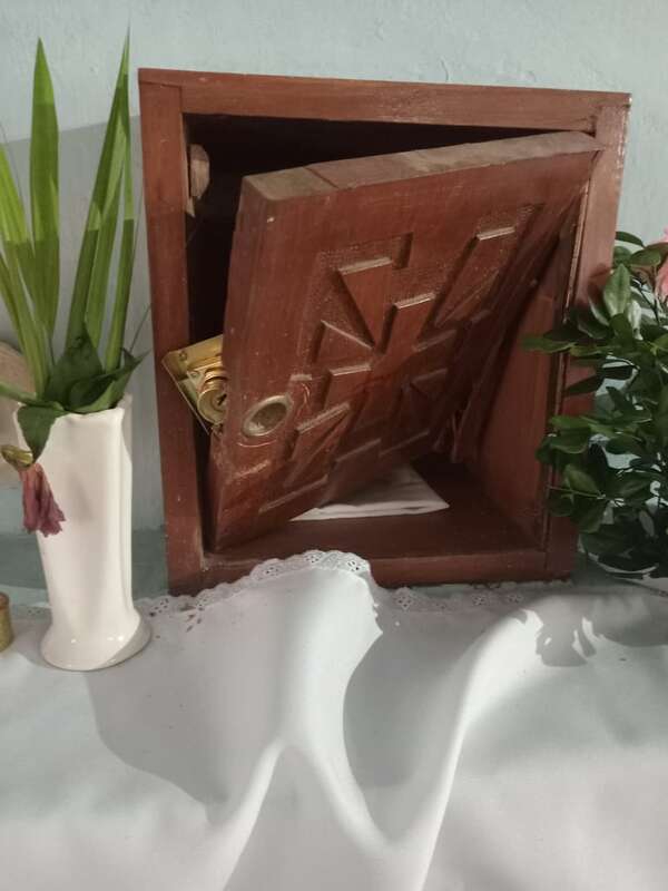 Robaron un parlante y profanaron el Sagrario de una capilla de Luque - Policiales - ABC Color