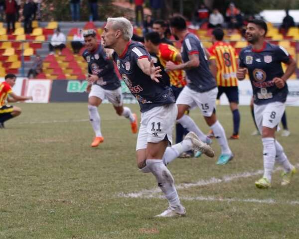 Intermedia: El Rayadito, en zona de ascenso - Fútbol de Ascenso de Paraguay - ABC Color