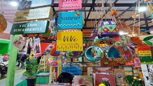Creaciones llamativas y novedosas exhiben los emprendedores