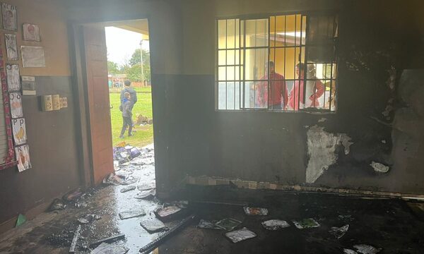 Prenden fuego a aula de escuela en Minga Guazú