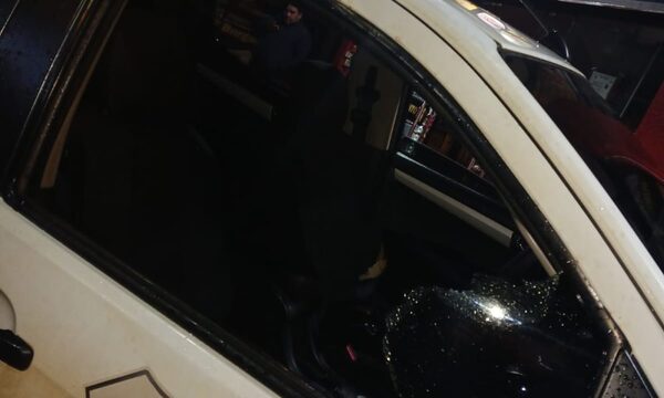 Asaltantes huyen de control policial, roban un auto y disparan contra una patrullera – Diario TNPRESS