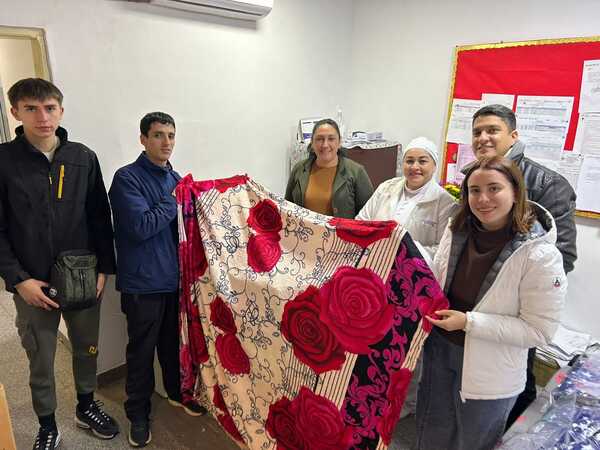 Loable gesto: Grupo de jóvenes realizan un sentido aporte al Hospital Regional de Encarnación