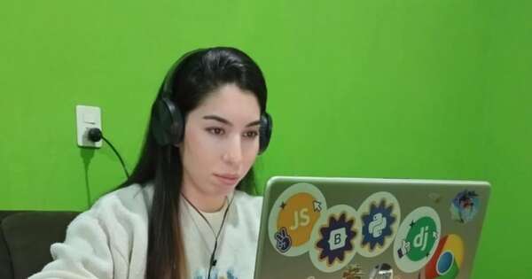 La Nación / Joven desarrolladora se supera mediante cursos cortos e insta a aprovecharlos