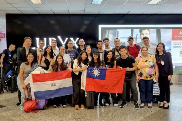 Retorno triunfal: regresan 63 ingenieros tras estudios en Taiwán