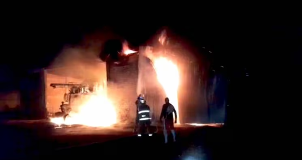 Familia de 8 miembros dormía cuando se desató un incendio: dos niños fallecieron
