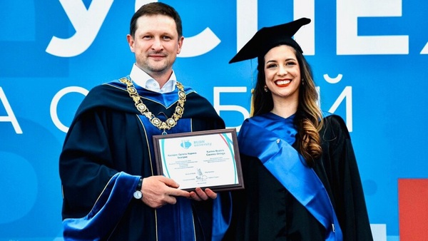 Paraguaya Recibe Diploma de Honor en Universidad Rusa