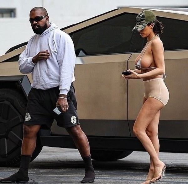 Dueños de restaurantes están conmocionados por la esposa de Kanye West tras aparecer casi desnuda