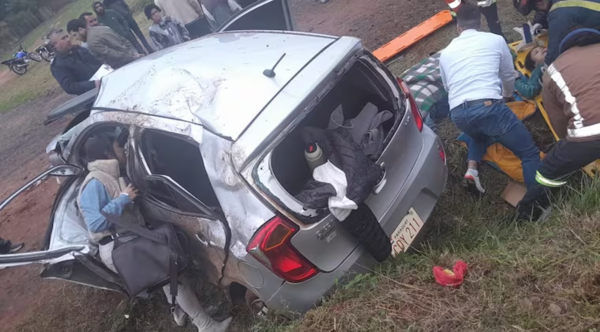 Un niño muerto y tres heridos dejó vuelco de vehículo en Caaguazú