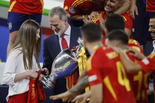 El rey Felipe y la infanta Sofía vibraron con el triunfo de España en la Eurocopa 2024 - Gente - ABC Color