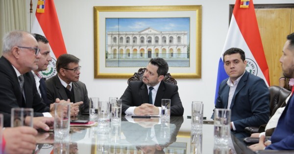 Hay enojo en el equipo de Latorre por llevar a dos funcionarias tuiteras al foro "pro vida" de Buenos Aires
