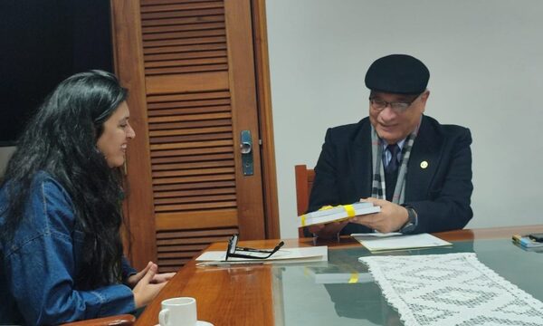 Académica de Argentina inicia escala docente en la UNE