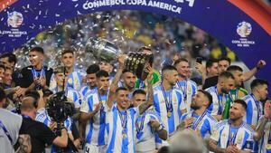 Ángel di María, despedida con letras de oro