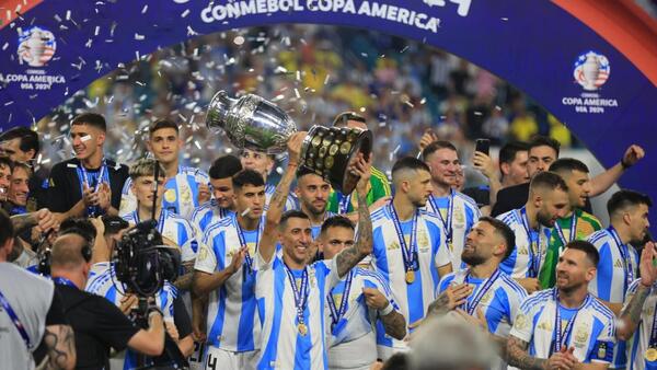 Ángel di María, despedida con letras de oro