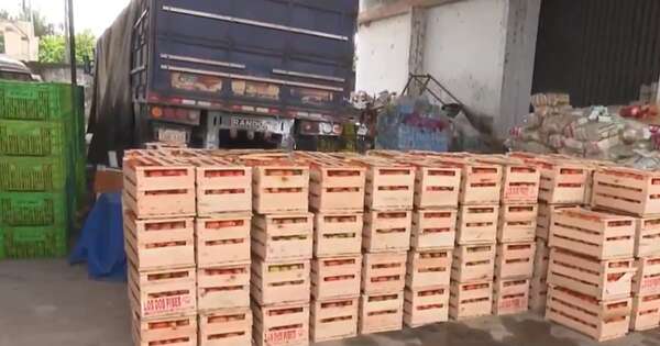La Nación / Decomisan 50 toneladas de tomates de contrabando
