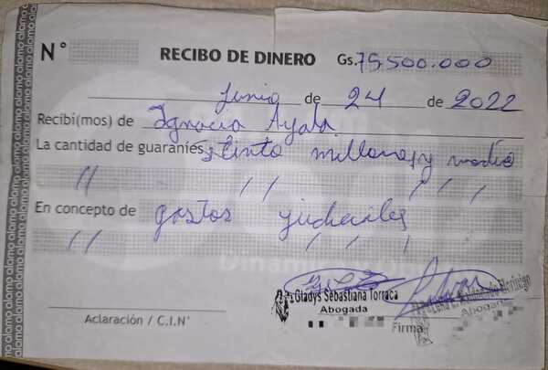 Denuncian a dos abogadas por supuesto cobro indebido de honorios y estafa - Oasis FM 94.3