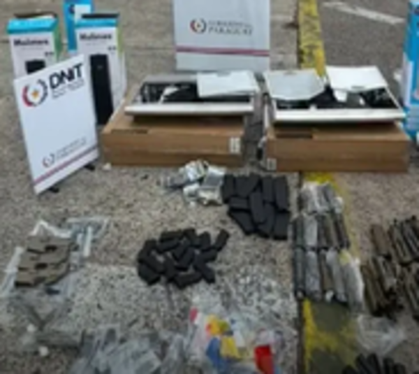 DNIT incauta armas de grueso calibre en el Silvio Pettirossi - Paraguay.com