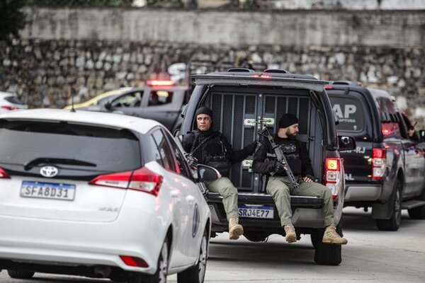 Megaoperación en Río incauta armas, drogas y tres granadas