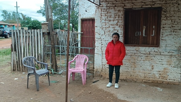 Madre queda desamparada tras detención de su hijo por drogas