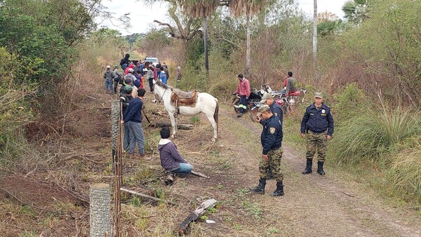 Pobladores y policías buscan a un hombre desaparecido desde hace cinco días en Puerto Antequera