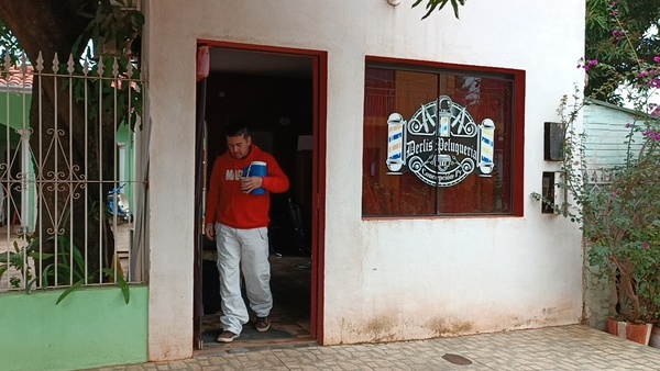 Delincuentes saquean una peluquería en el barrio Itacurubí