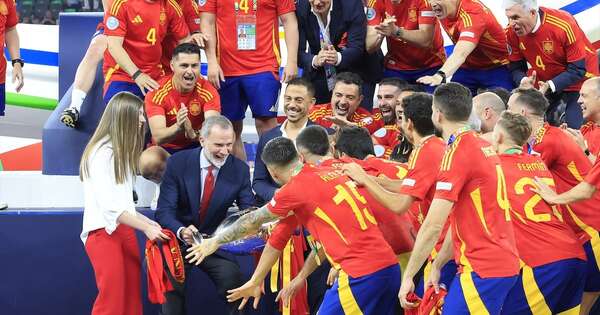 La Nación / La infanta Sofía se negó a levantar el trofeo de Campeones de Europa