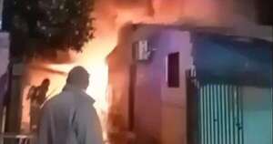 Diario HOY | Incendio en supuesto depósito clandestino de combustible en Lambaré