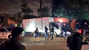Policías repelen a balazos a delincuentes que trataron de robar mercaderías de transportadora - La Clave