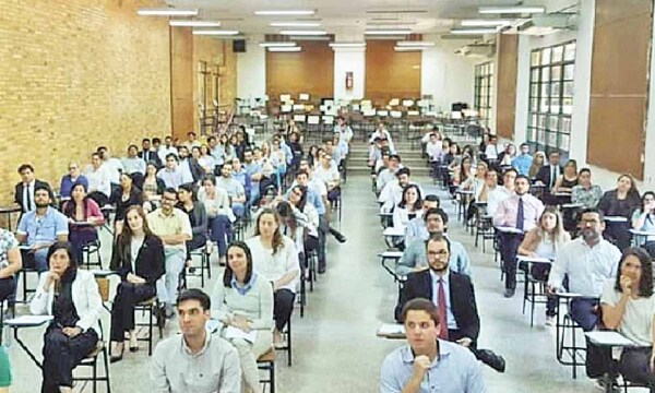 Más de 56.000 docentes afectados por suspensión de concurso del MEC – Prensa 5