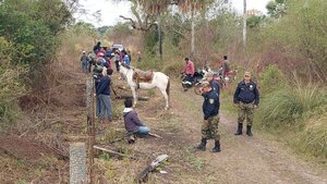 Pobladores y policías buscan a un hombre desaparecido desde hace cinco días en Puerto Antequera