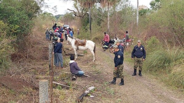 Pobladores y policías buscan a un hombre desaparecido desde hace cinco días en Puerto Antequera