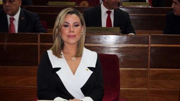 ¿Senadora es maga? Lizarella complicada por la compra de su lujosa casa