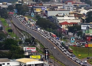 Descubren esquema para “romper” fila camino al Puente de la Amistad - La Clave