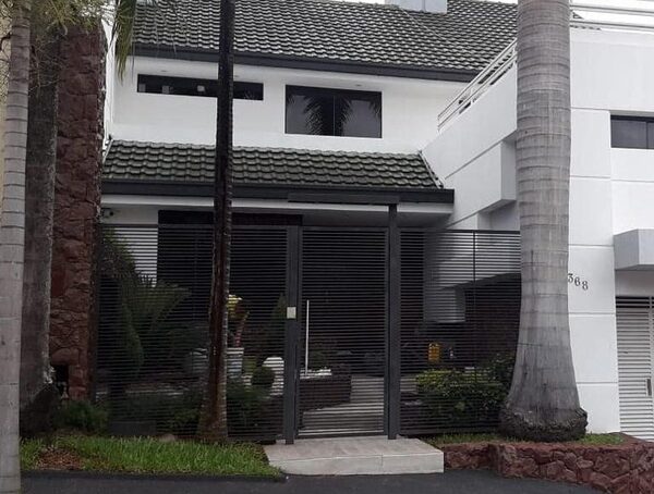 Víctor Peña Gamba reconoce haber vendido "sin garantías" su casa a Lizarella Valiente · Radio Monumental 1080 AM