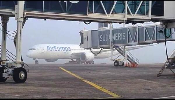 Aviones no pudieron aterrizar por neblina en el Silvio Pettirossi •