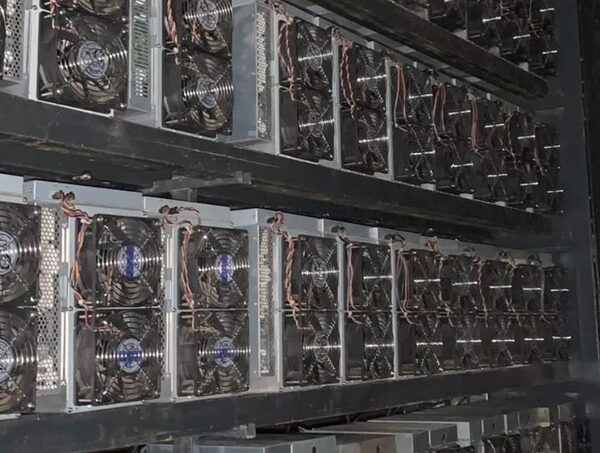 Denuncian que 16% de aumento en tarifa golpea a empresas criptomineras legales · Radio Monumental 1080 AM