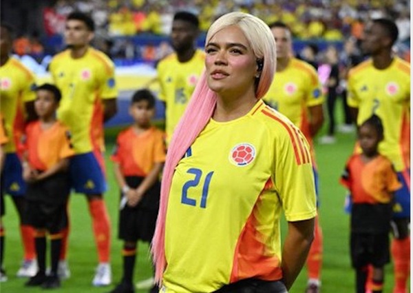[VIDEO] ¡Chinwenwencha!  Karol G hizo algo más que cantar el himno ra’e