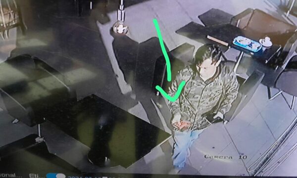 [VIDEO] Pelotera de la sele perdió su billetera y vio que un hombre la agarró