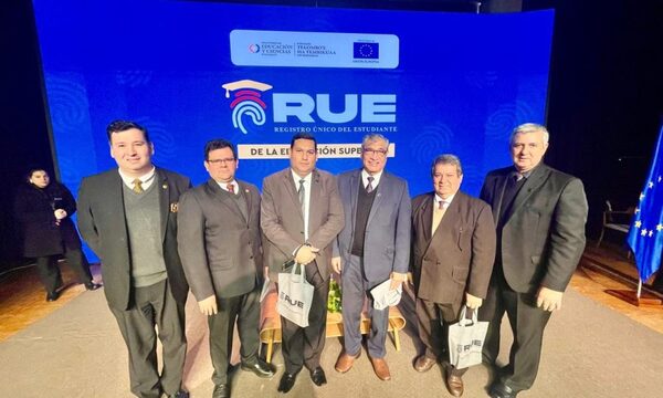 Comitiva de la UNE participó del lanzamiento oficial del RUE ES