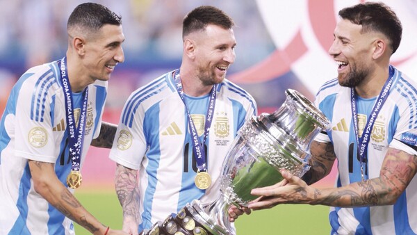 “Estoy bien”, dijo Messi tras quedar con el tobillo chalái