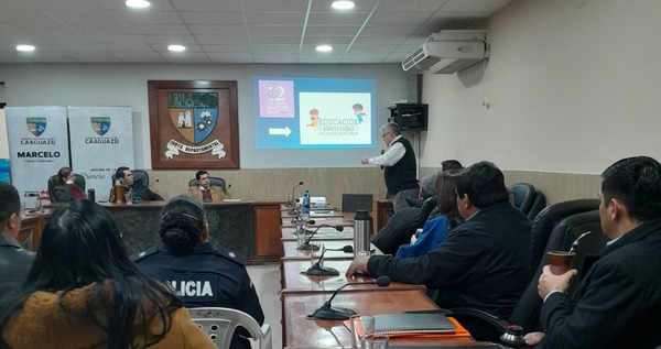 Gobernador de Caaguazú, autoridades y padres avanzan en la socialización del Programa de Educación en Afectividad y Sexualida