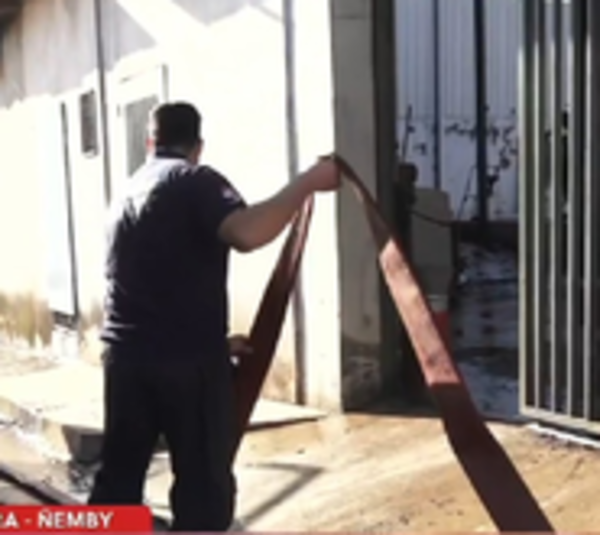 Bomberos logran controlar incendio en una vivienda de Ñemby - Paraguay.com