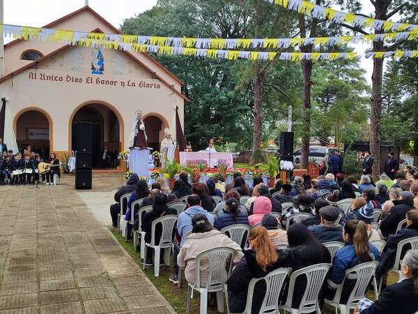 Obispo llama a la comunión con Dios a través de la oración, durante celebración en Carmen del Carmen - Nacionales - ABC Color