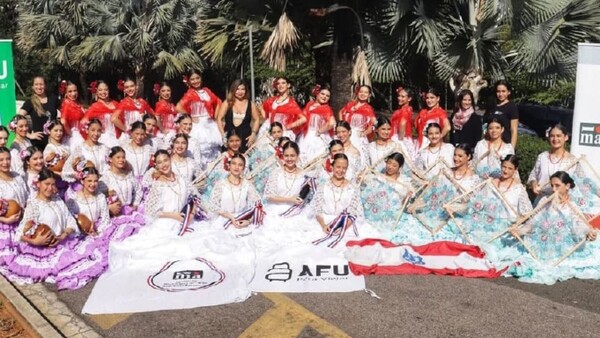 Bailarinas destacan en certamen de Brasil