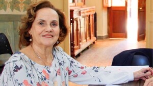 Novelista Renée Ferrer gana Premio Cervantes Chico Iberoamericano