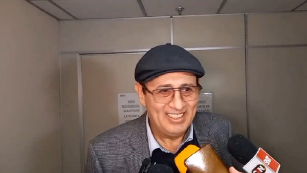 Un sonriente Erico Galeano pide ir a juicio oral para demostrar “su inocencia”