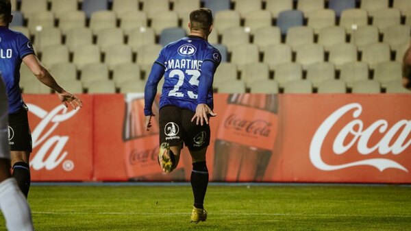 Versus / Cris Martínez marca un doblete, pero Huachipato cae de local ante Racing de Uruguay
