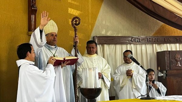 Obispo lamenta filtración de exámenes del MEC durante fiesta patronal en Carmelo Peralta