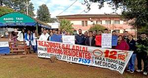 La Nación / Médicos residentes exigen un mejor salario