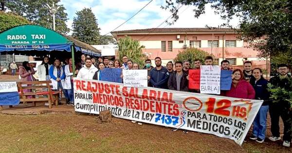 La Nación / Médicos residentes exigen un mejor salario