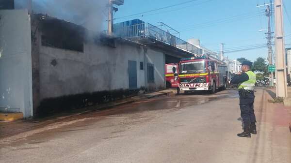 Fogata para asado generó incendio en una vivienda de Ñemby - Nacionales - ABC Color
